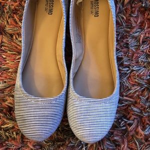 Mossimo Navy and White Striped Flat